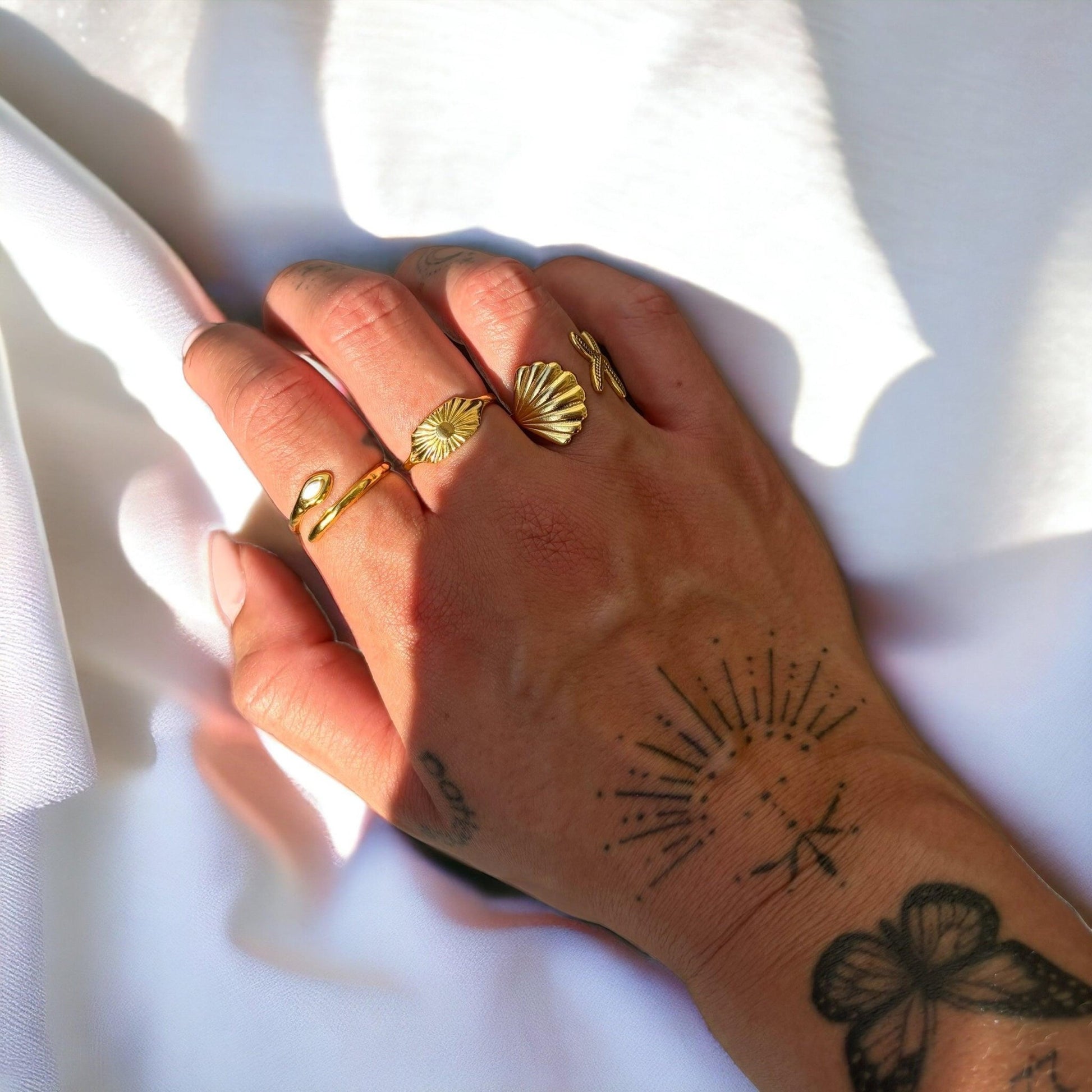 Daisy Ring – Adjustable Floral Delight