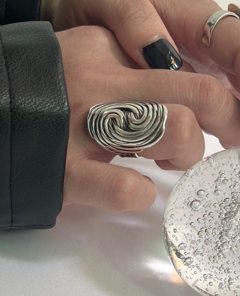 Silver Swirl Ring – Artistic Twist